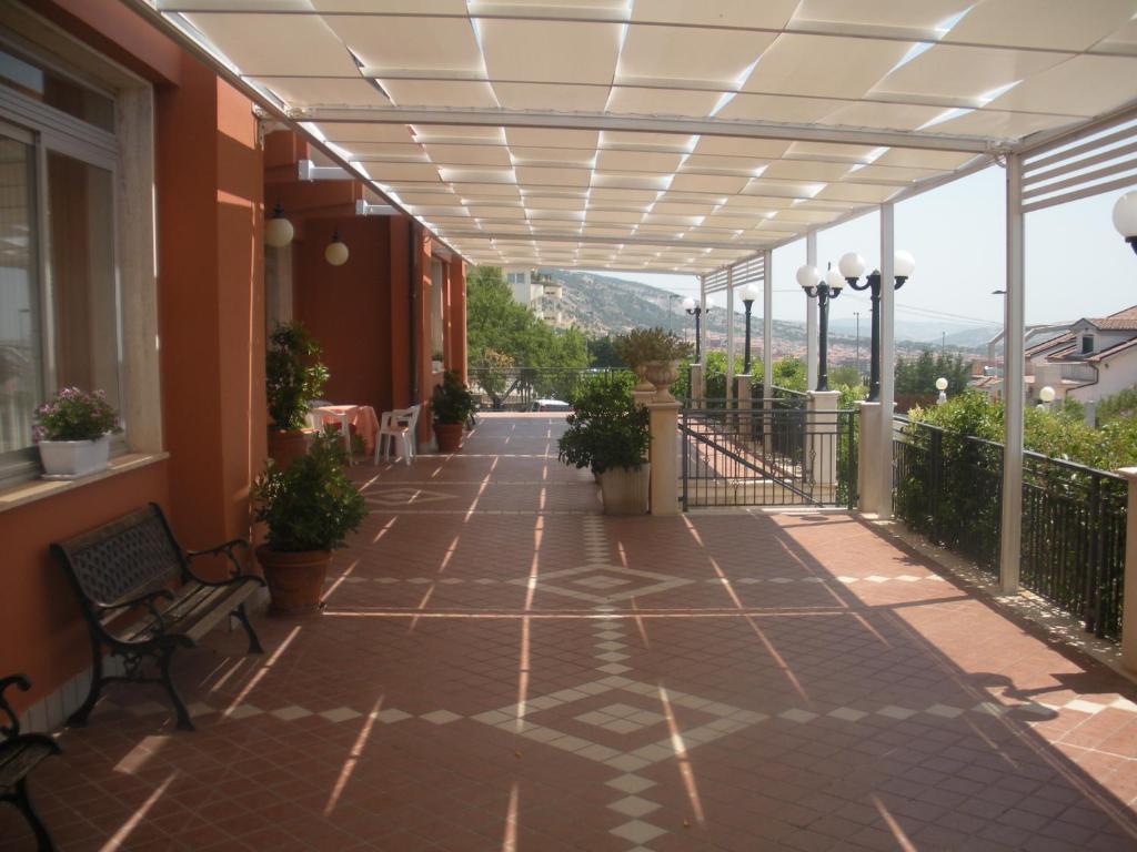 拉佩拉德加尔加诺酒店 圣乔瓦尼·罗通多 外观 照片